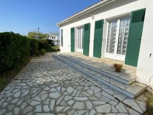 Image of Maison au cœur de La Brée-les-Bains - 6 couchages, jardin clos, proche plage, WiFi gratuit - FR-1-246A-156