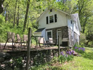 Image of Charming 3 Bedroom\/2 Bathroom Carriage House, Kids & Pet Friendly