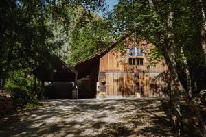 Image of A bespoke romantic retreat in the heart of the high country, breakfast included.