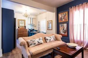 Image of The Gallery Loft - Walk & Dine!