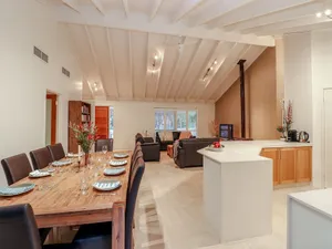Image of Seabreeze on Peppermint Drive, 200m from the beach, plenty of room for your boat