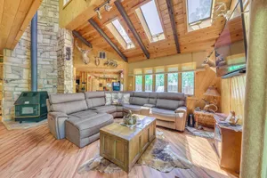 Image of Deck and Hot Tub Bear Country Cabin in Ruidoso