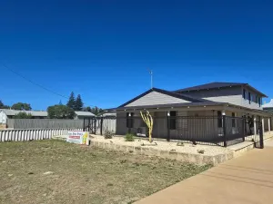 Image of A modern & stunning 8-bedroom home - perfect for larger or multiple families.