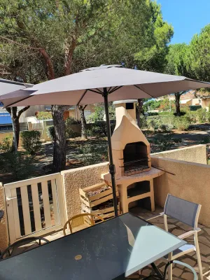 Image of 4-bedroom house with outdoor area, sleeps 8