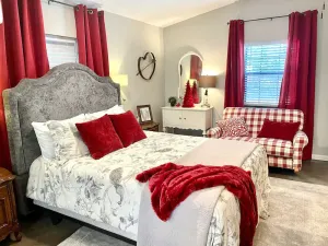 Image of Muleshoe Room in Red Oak Lodge @ Towering Oaks b&b