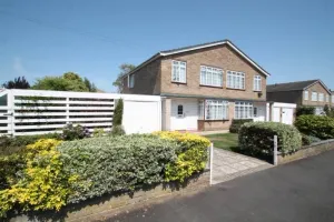 Image of Nicely decorated 3 bedroom house near Heathrow, London