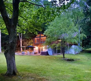 Image of LazyBearLodge~Cozy Lodge with HOT TUB & Pool Table