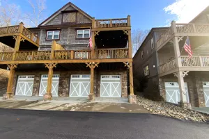 Image of Spacious lake view townhouse w\/ free attraction tickets & furnished deck