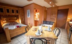 Image of Studio Apartment 'Le Pin Cembro' with Mountain View, Private Terrace and Wi-Fi