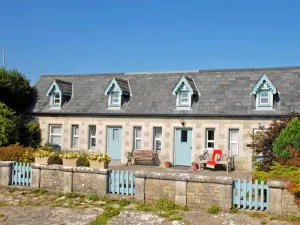 Image of THE HEN HOUSE, pet friendly, with a garden in St Brides Major