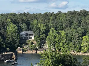 Image of Large House with Front Row View of the Cliffs