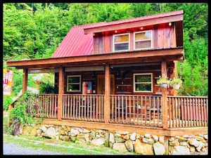 Image of Cozy Cabin Tucked Away on the Mountain Side, Pet Friendly, Hot Tub, Lovely Views