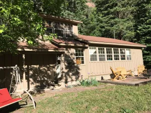 Image of Quiet vacation house on forested property in Ouray