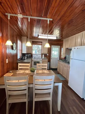 Image of Lakeview Cottage Escape.  Close to BOK Tower Gardens, Legoland and Disney