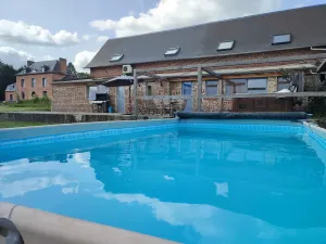Image of Beautiful house not overlooked, swimming pool, sauna, jacuzzi, billiards, 2h from Paris