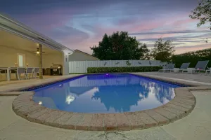 Image of Renovated House Heated Pool Gourmet Kitchen Pet Friendly Walking to the Downtown