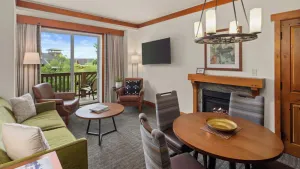 Image of 1310A 2bdrm Let It Snow 3rd Floor Mountain and Spruce Peak Views