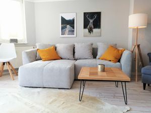 Image of newly renovated apartment with NETFLIX & boxing ring bed, top location