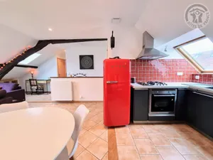 Image of Appartement mansardé rénové à Rambouillet, 2 chambres, tout inclus, proche château et gare. - FR-1-527-47