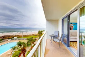 Image of Excellent resort suite in beachfront location with WiFi, pool & elevator