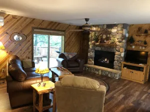 Image of Beautiful cabin getaway on Green Lake