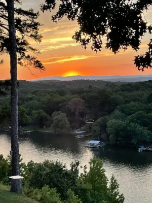 Image of Spectacular mountain & Lake Catherine view w\/sunsets. All rooms updated in 2023!