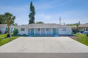 Image of 1 bed\/1 bath 5 min drive to Cape Coral yacht club