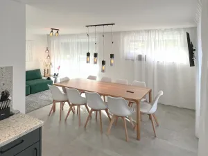 Image of Xzllenz - 4 Schlafzimmer, Zentral, Parken, U-Bahn, 2 Bäder, 4 Smart-TV, optional Einzelbett