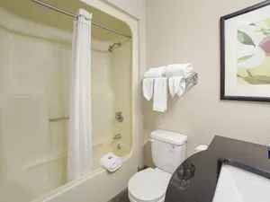 Image of A quiet and warm house with complete facilities and convenient transportation