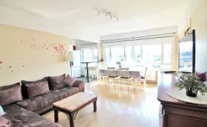 Image of BedinReims "blue bottle"quiet and close to center free parking and wifi free ideal 5 a 9 Adultes