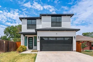 Image of Luxurious Dallas Home - 5 minutes from Downtown 🌌