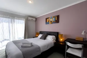 Image of Snug 2-bed Townhouse Near Bustling Shops