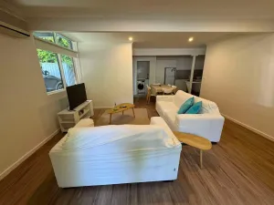 Image of 3 Bedroom, pet friendly unit, 2min walk from main street, beach and supermarket.