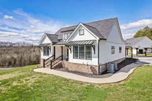 Image of Stunning farmhouse with Mountain View’s!