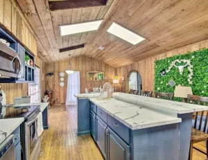 Image of The Cozy Cabin with Hot Tub and Putting Green