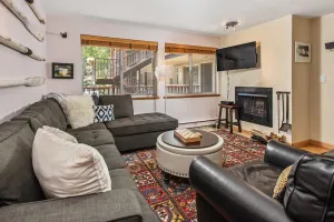Image of Silverglo Condominiums 204, Contemporary Condo Walking Distance to Ski Slopes, Access to a Pool