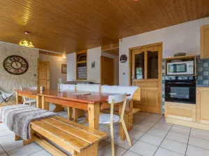 Image of 12-person apartment, quiet 100 metres from the slopes, ski store on site