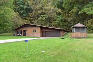 Image of Cabin in the Bluff, Only Minutes from the Mississippi River!
