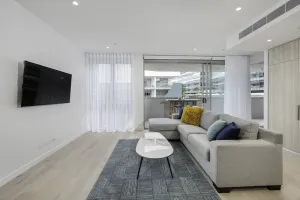 Image of Waterside - Chic Living-Views-CBD-Free Parking