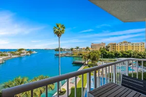 Image of Views to Watch the Manatee\/Beach\/Location