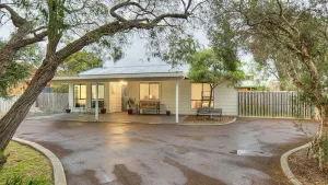 Image of Crescent Bay Holiday Cottage & Studio