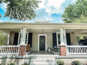 Image of Charming Columbia Cottage - Newly Renovated!
