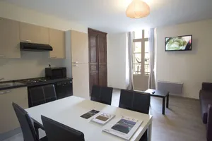 Image of Come and enjoy Burgundy in this beautiful quiet cottage.