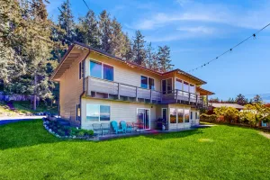 Image of Historic bayfront home with amazing view, fireplaces, & large yard - 2 dogs OK