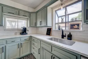 Image of Yukon Boho Bungalow w\/ Huge Kitchen just off I-40