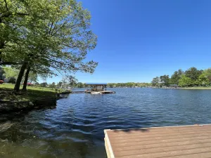 Image of Lakefront Home \/ 2Bd 1 Ba \/ Boat Dock