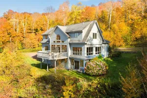 Image of Luxury Mountaintop Estate – Spacious Retreat with Breathtaking Views