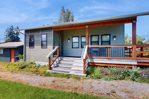 Image of Designer Cottage | Accessible Kitchen & Bathroom | 5 Minutes to Downtown