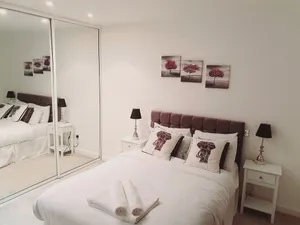 Image of Luxury Apartment Canary Wharf - free parking.