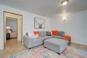 Image of 3 bedroom,Top Floor blocks from downtown